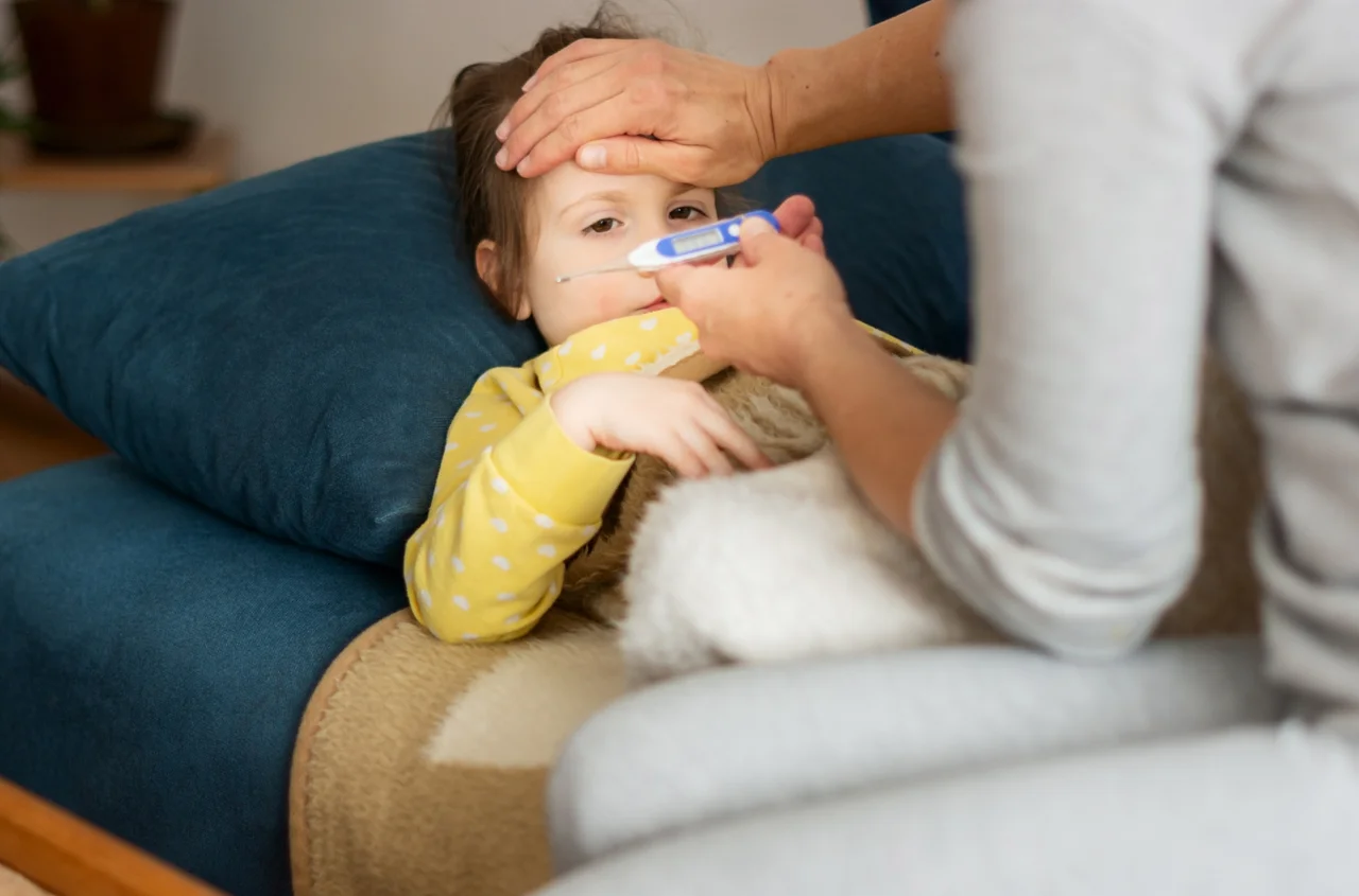 Praca zdalna na chore dziecko w 2026? Rodzice dzieci do 4 i 8 lat mają różne prawa