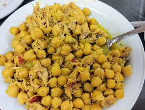 Ropa vieja – potrawka z mięsa i ciecierzycy – kuchnia kanaryjska