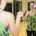 Przykłady ćwiczeń jak walczyć z cellulitem w domu i na siłowni?