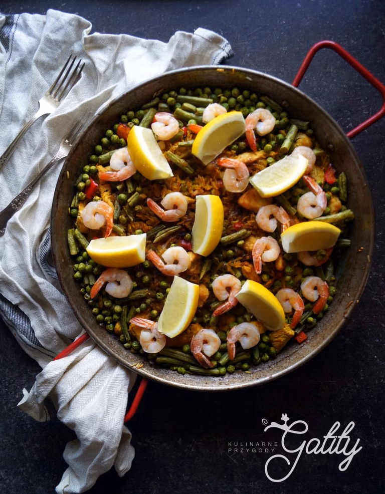 Hiszpańska paella z zielonym groszkiem