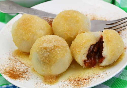 Moja babcia zawsze robiła knedle w ten sposób! Zawsze dodawała TEN kluczowy składnik