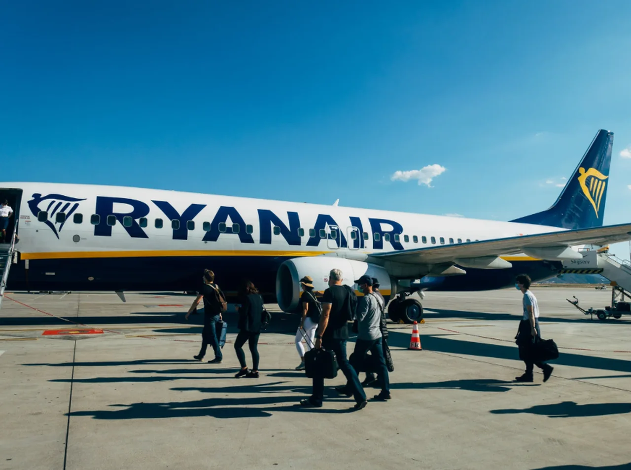 To koniec dopłat za bagaż podręczny? Tanie linie lotnicze pod lupą Brukseli: "Dotyczy setek milionów konsumentów"