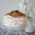 Tort bezowy Dacquoise (dakłas) z daktylami