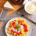 Makaron z pieczonymi pomidorami i serem ricotta salata - food²