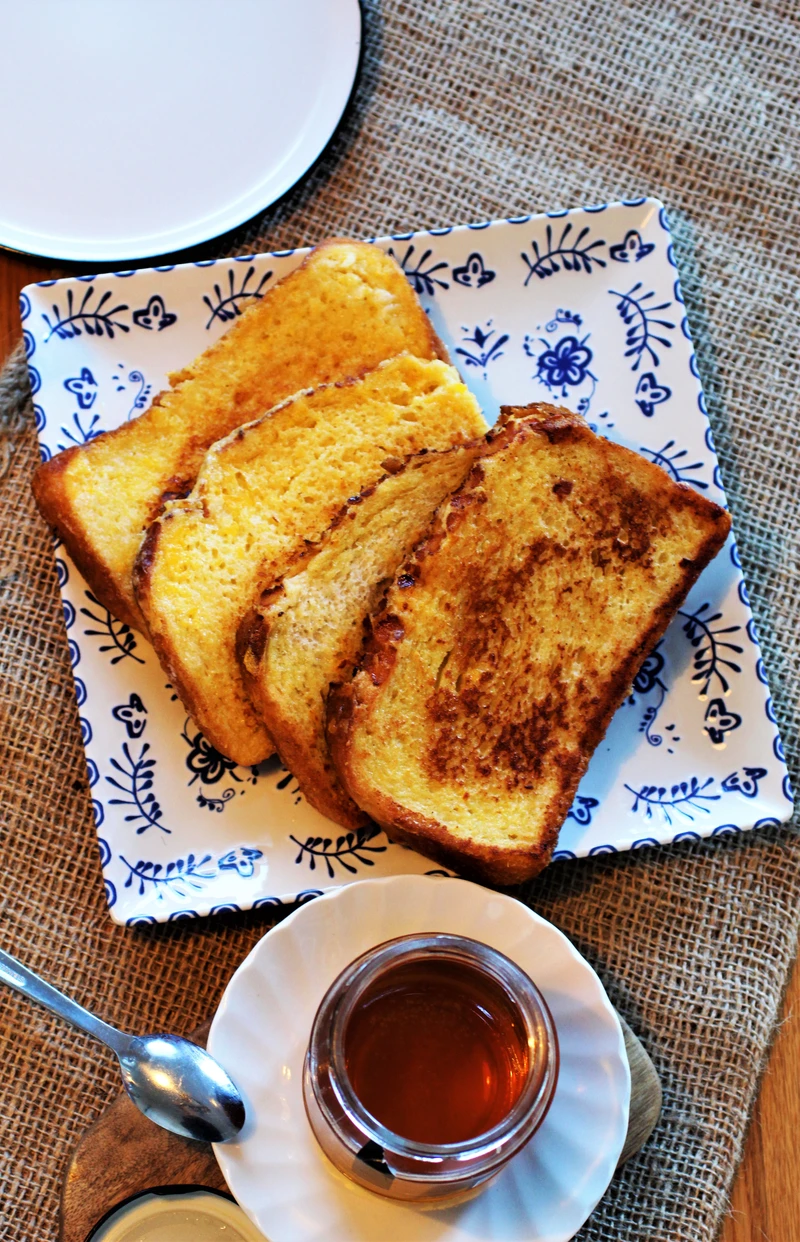 Francuskie tosty z Banana Sambal. Moje śniadaniowe comfort food na mroźne poranki.