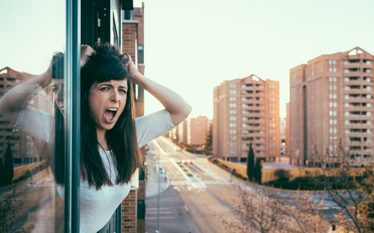 Co dzieje się z naszym ciałem, gdy cały dzień siedzimy w domu? Psycholożka wyjaśnia