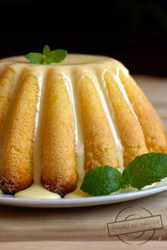 Mleczna babka - z mlekiem skondensowanym i polewą z mleka w proszku