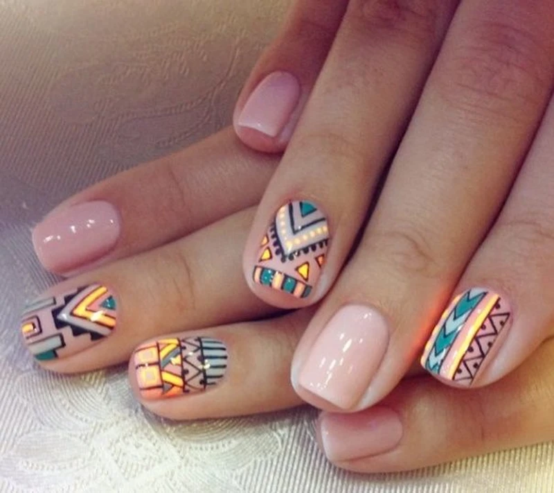 Kolorowy manicure na lato