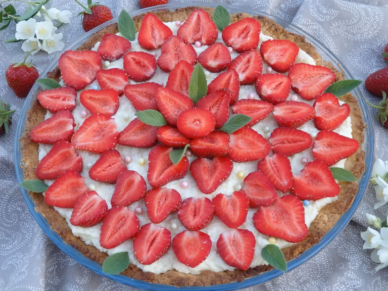 Tarta rafaello z truskawkami