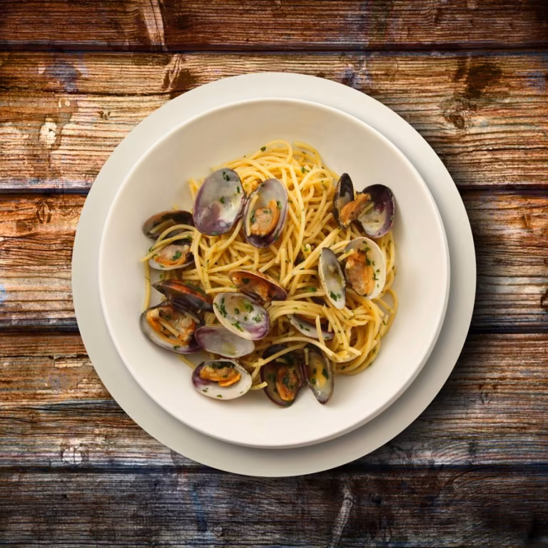 SPAGHETTI Z MAŁŻAMI I NATKĄ PIETRUSZKI