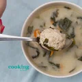 Zupa z sałatą i klopsikami