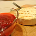 Grillowany camembert z żurawiną