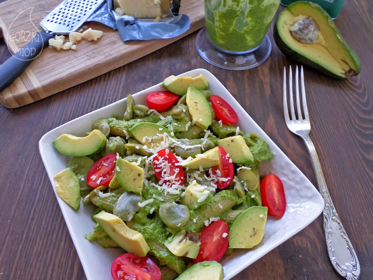 Pesto z miodowym szpinakiem - makaron