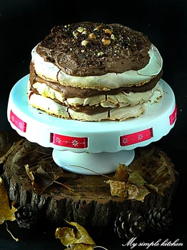 Tort bezowy z kremem czekoladowo-kawowym