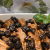Żeberka pieczone ze śliwką