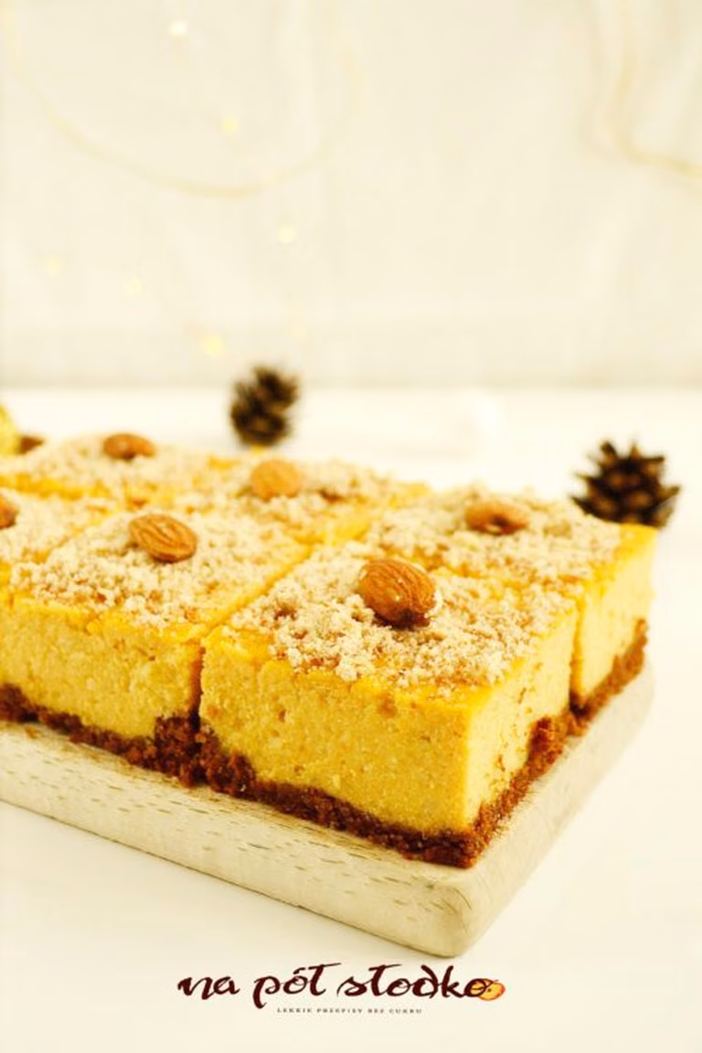 Wegański sernik dyniowo-pomarańczowy z tofu bez cukru