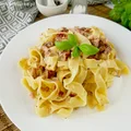 Tagliatelle z boczkiem i suszonymi pomidorami – pyszny i szybki obiad