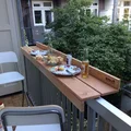 Blat na balustradzie balkonu