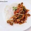 Potrawka chińska z tofu i makaronem ryżowym