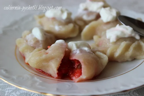 Najlepsze ciasto na pierogi + pierogi z truskawkami