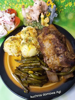 Żeberka wieprzowe duszone w sosie własnym z fasolką szparagową