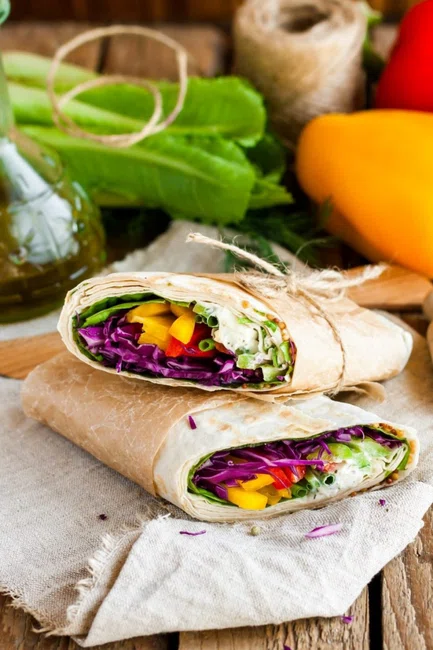 Wrap z warzywami i musztardą francuską
