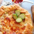 Tarta na francuskim cieście z brukselką i szynką parmeńską