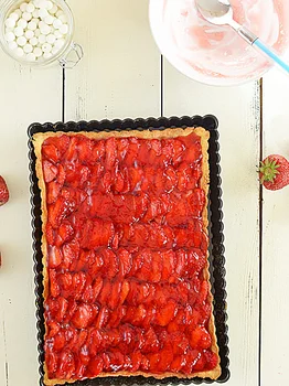 Tarta z truskawkami, budyniem i galaretką
