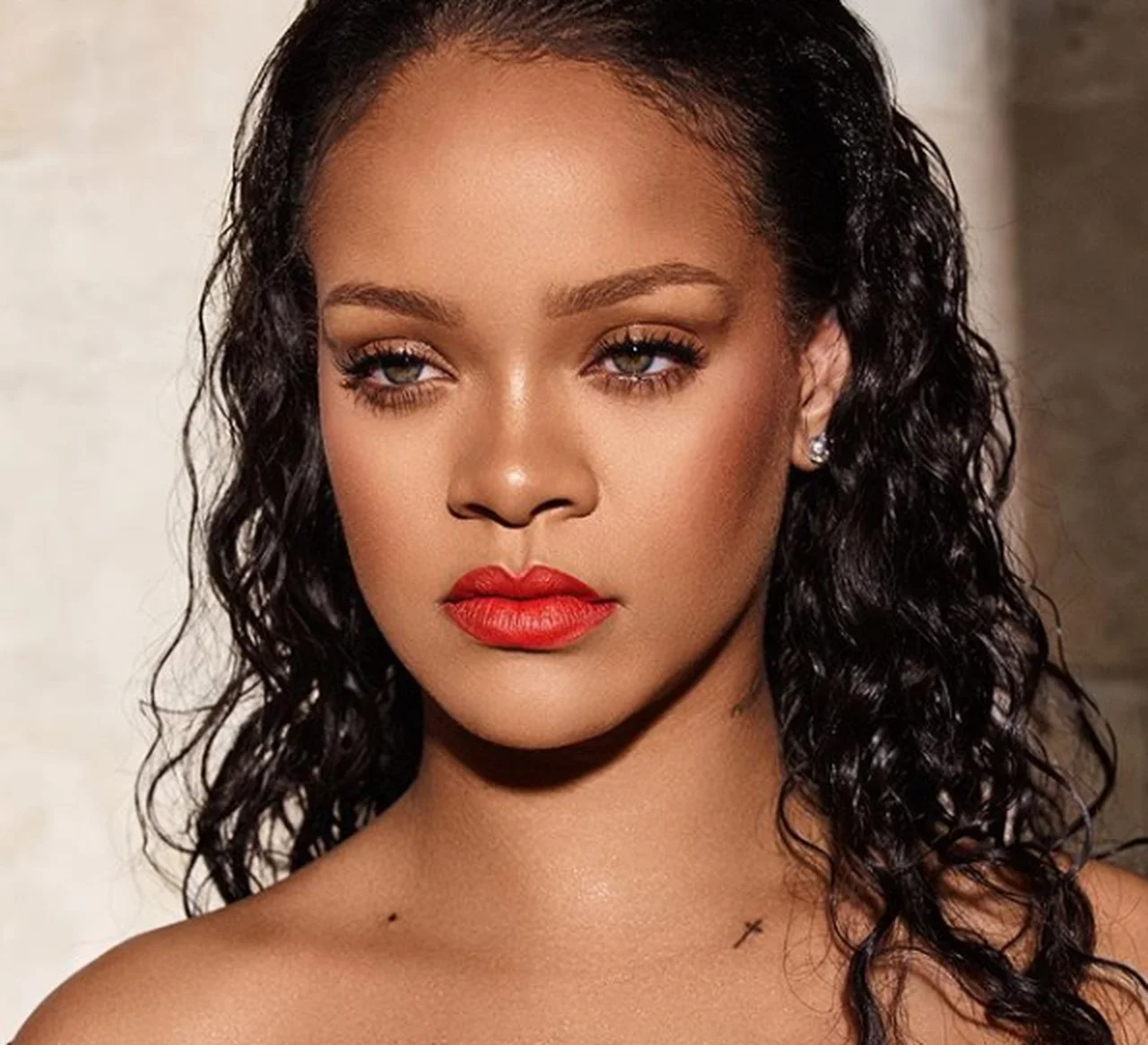 Rihanna pozwała swojego ojca! Wykorzystywał jej firmę i wizerunek