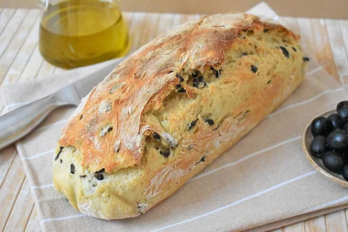Chleb z czarnymi oliwkami bez wyrabiania