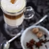 Dyniowe latte - najlepsza kawa z dodatkiem syropu dyniowego z przyprawami