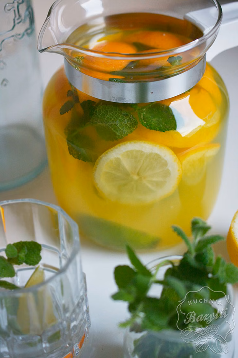 Domowa lemoniada z miętą