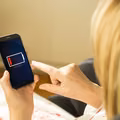 Jak sprawić, żeby telefon ŁADOWAŁ się szybciej?