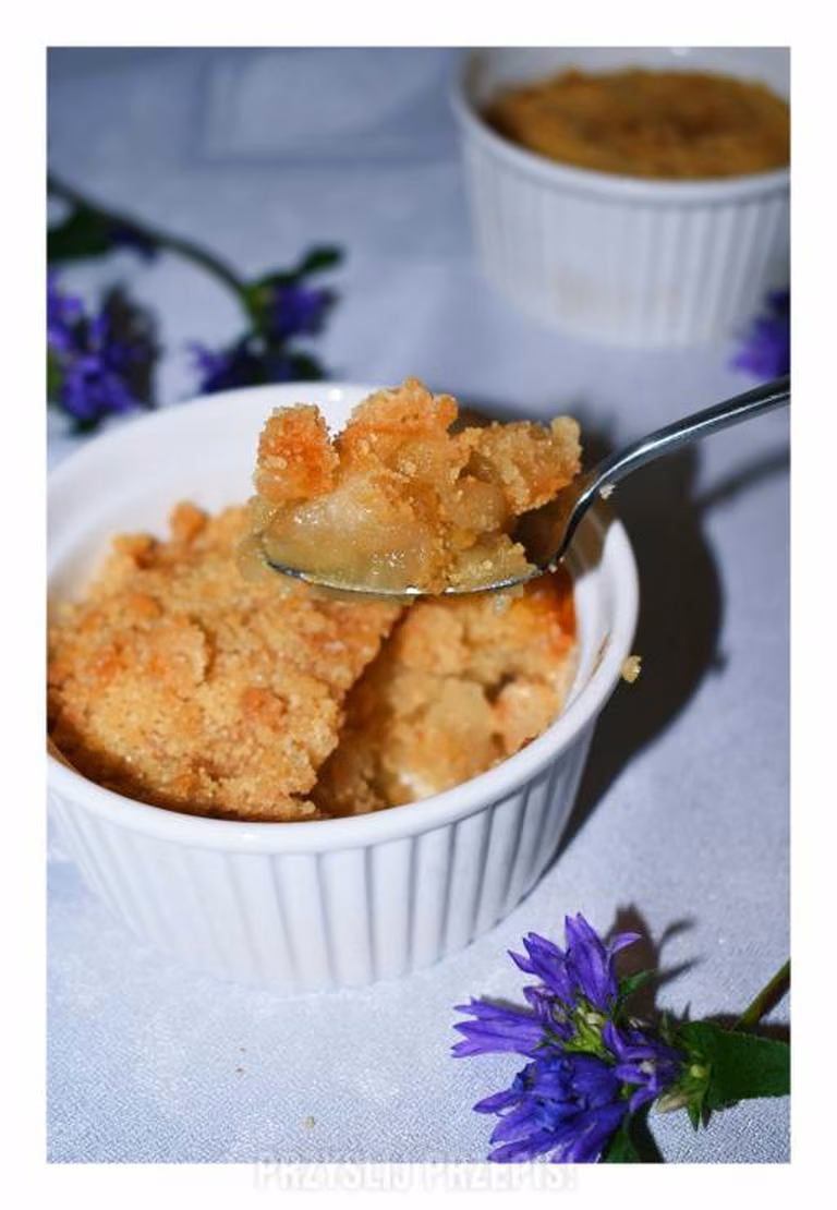 CRUMBLE Z GRUSZKĄ