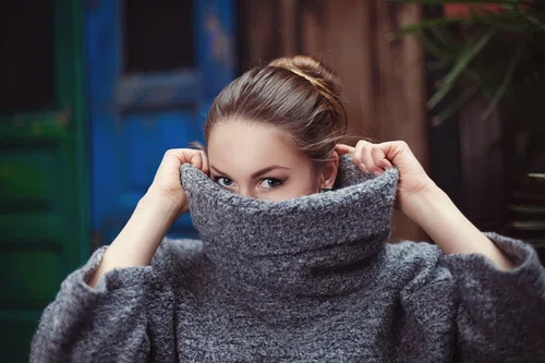 Domowe sposoby na gryzący, wełniany sweter i inne zimowe akcesoria.