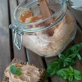 Pasta na kanapki z orzeszków ziemnych i sera feta