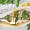 Dorada pieczona w ziołach w pergaminie
