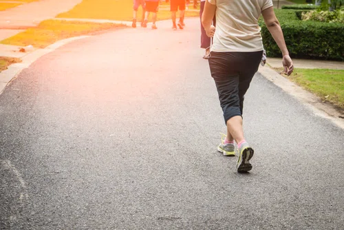Spacerem po zdrowie - czyli zasady i efekty 10 000 kroków dziennie.