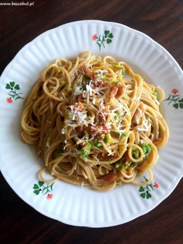 Carbonara z zielonymi szparagami