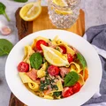 Makaron pappardelle z wędzonym łososiem i szpinakiem