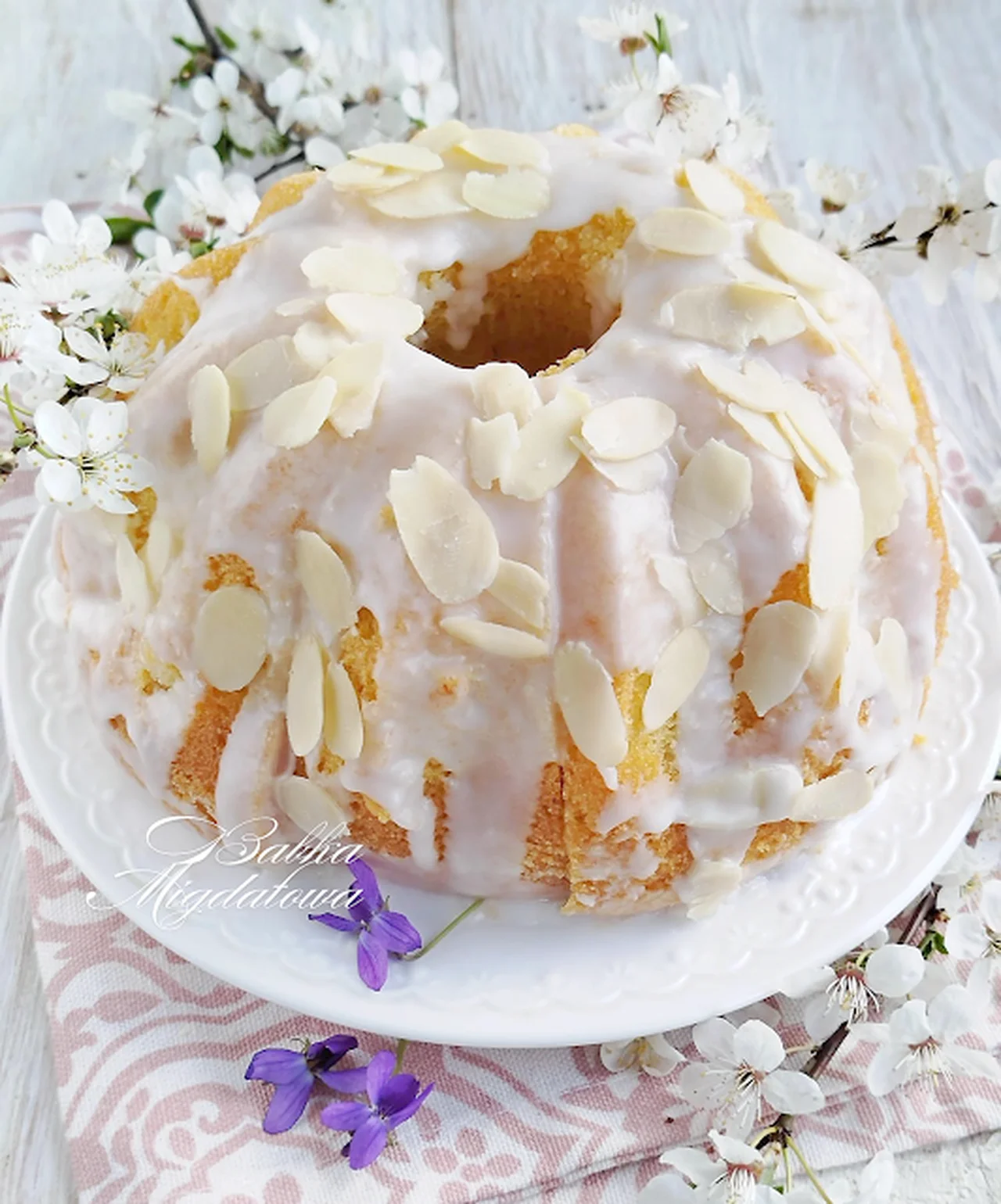mniam...mniam...: babka migdałowa