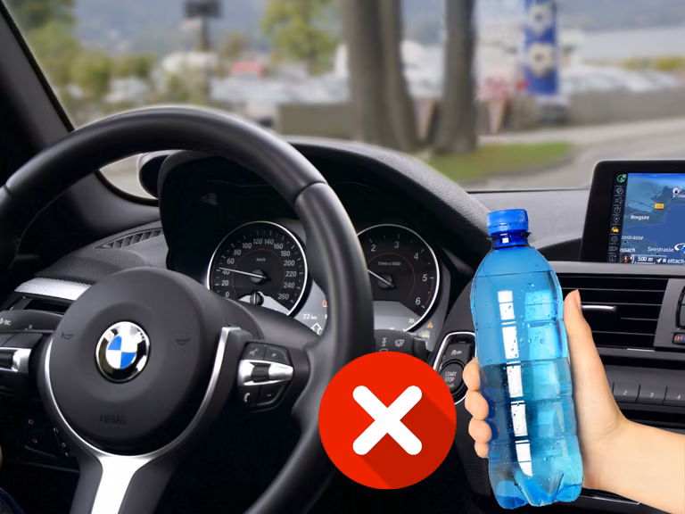 Upał i twoje auto - 6 rzeczy, których nigdy nie powinnaś zostawiać a samochodzie!