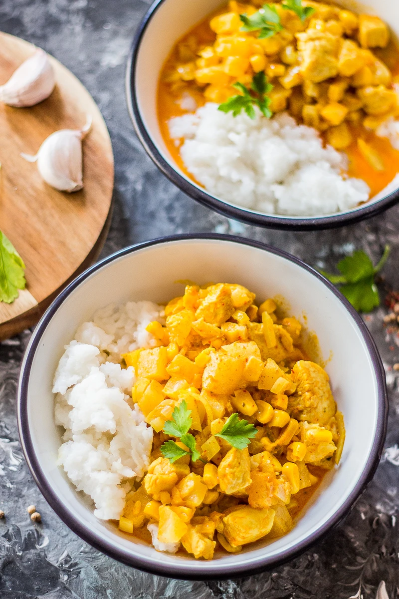 Kurczak curry z ananasem