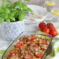 Zapiekanka makaronowa z kurczakiem, pieczarkami, pomidorami i mozzarellą