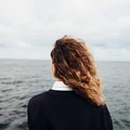 W jakim wieku ludzie najbardziej boją się samotności? Dla wielu to trudny moment