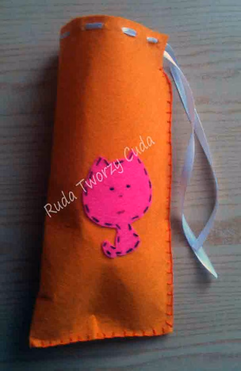 Filcowe etui na okulary z kotkiem