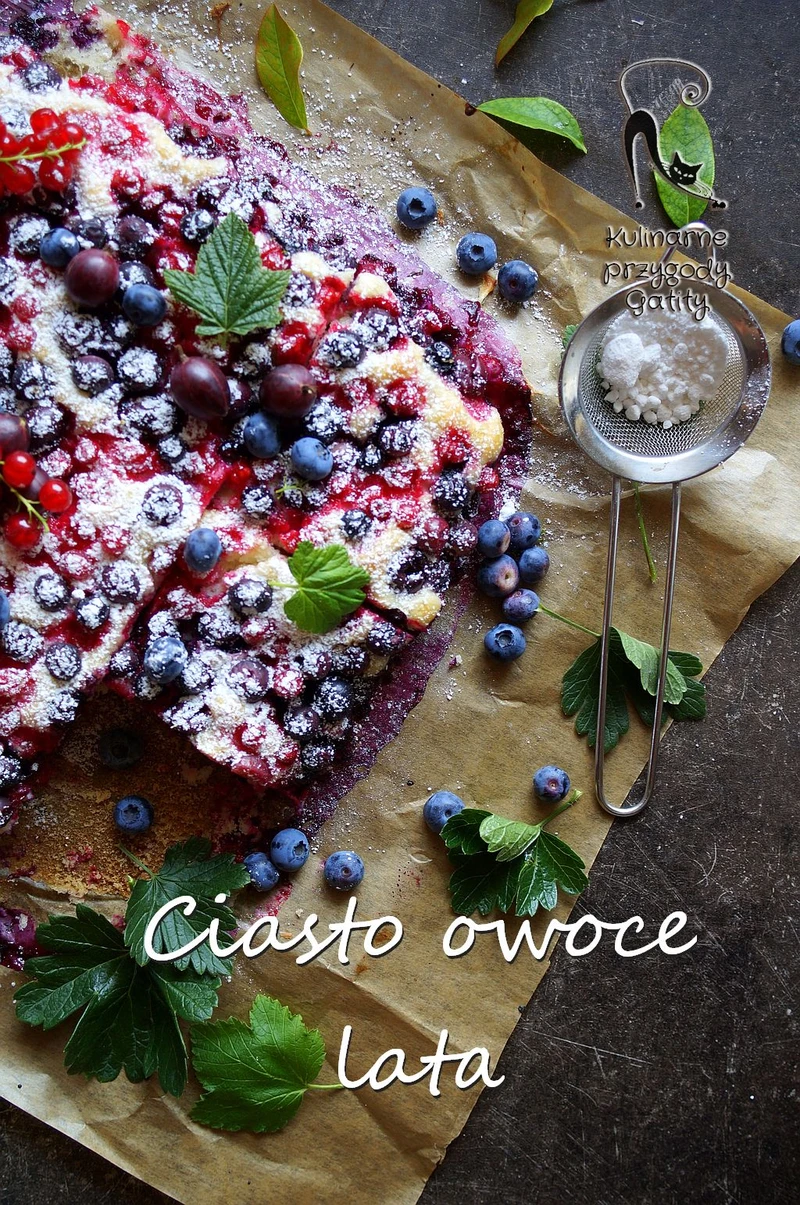 Ciasto drożdżowe z owocami lata