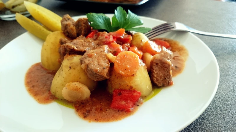 Aromatyczny gulasz paprykowy