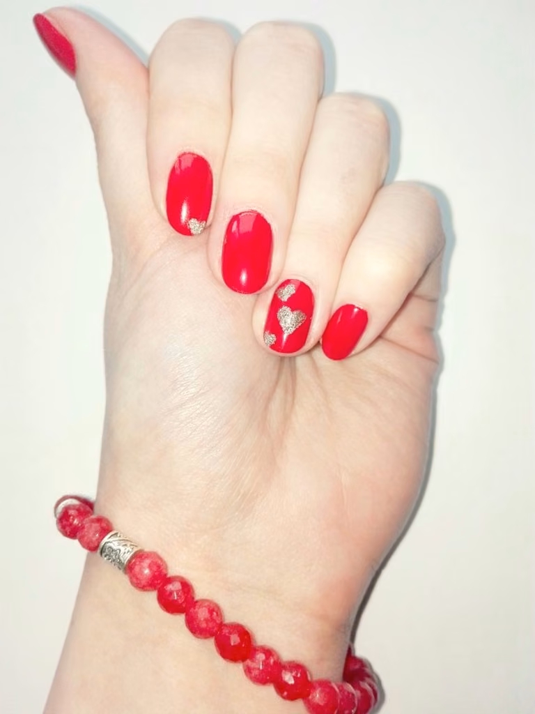 WALENTYNKOWY MANICURE Z ASTOREM