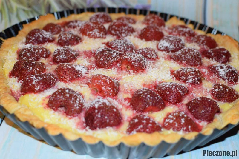 Tarta z truskawkami, budyniem i kokosem